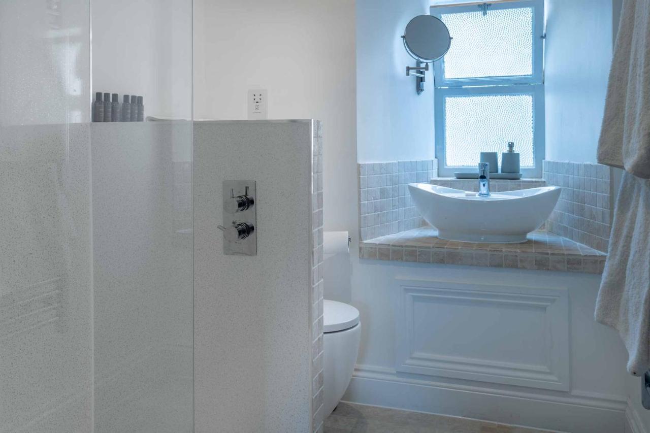 Beautiful Modern 1 Bedroom Apartment, City Centre Bath Buitenkant foto
